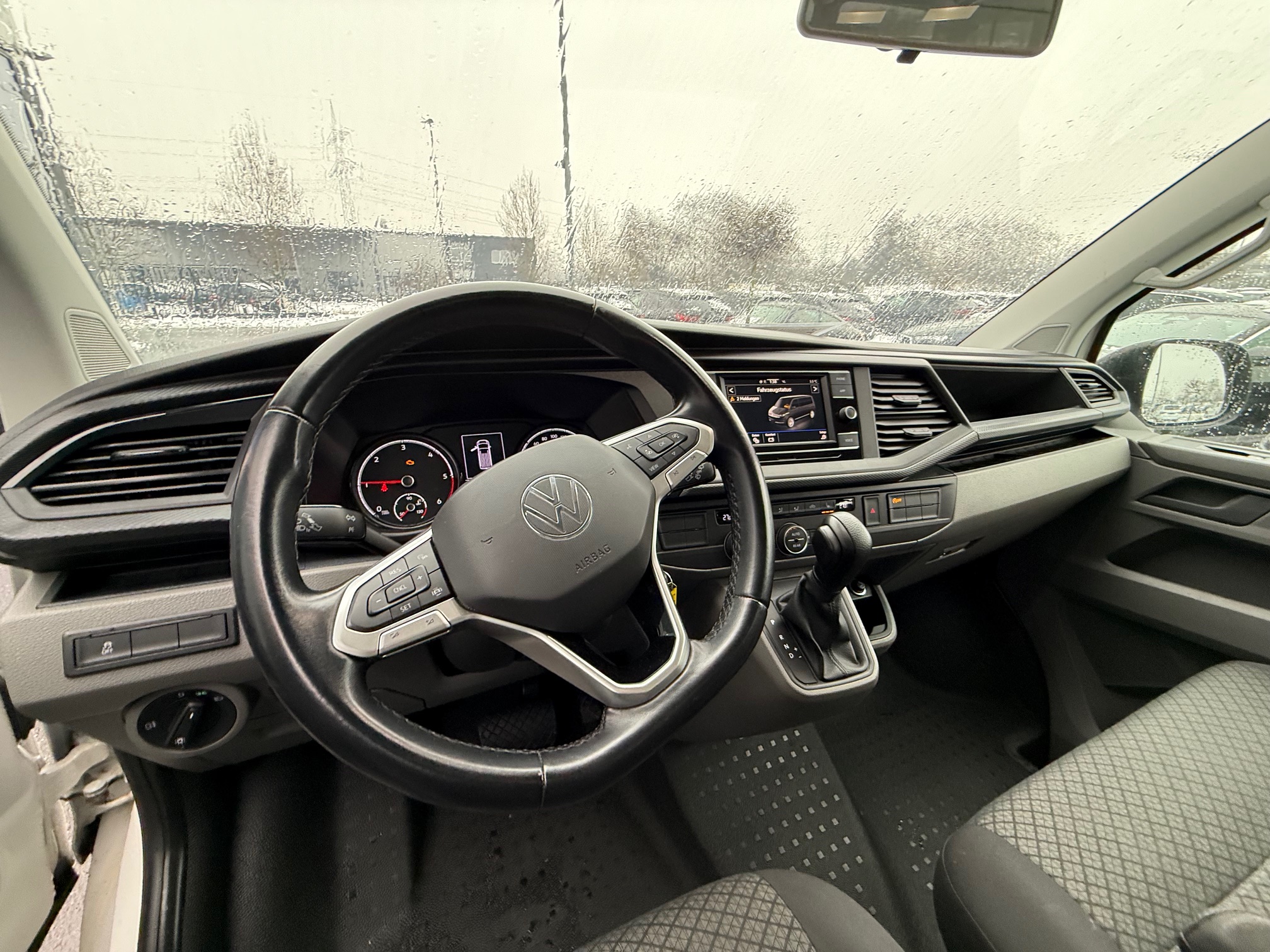 VW T6 Caravelle 2,0TDI DSG, rok 2022