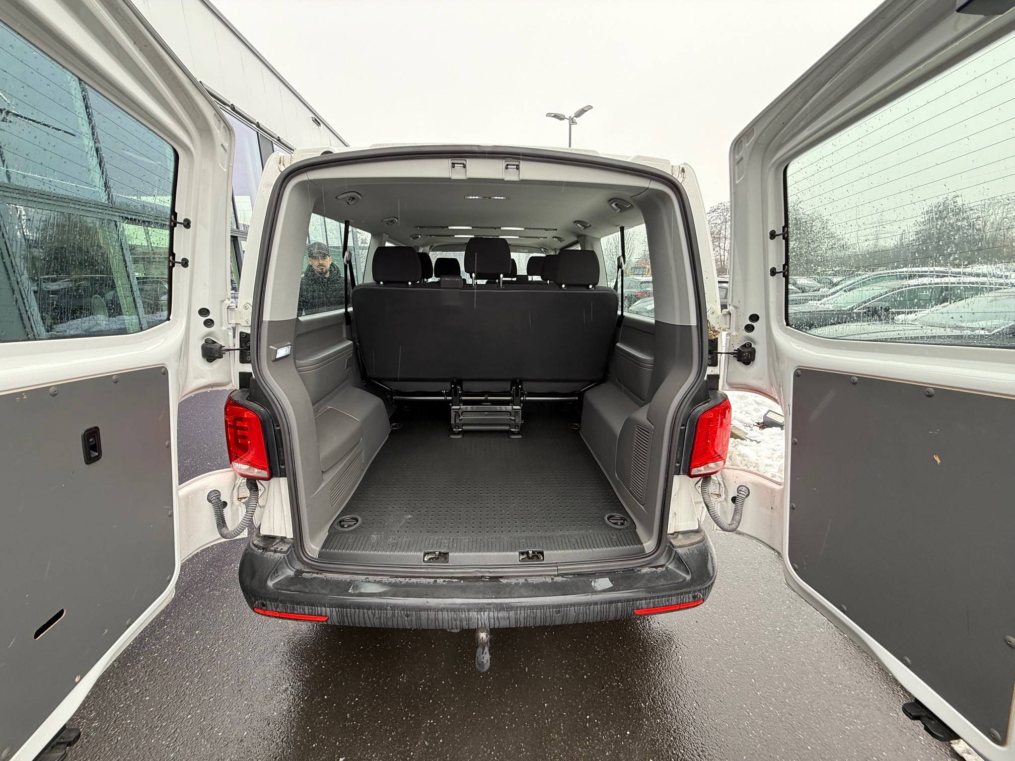 VW T6 Caravelle 2,0TDI DSG, rok 2022